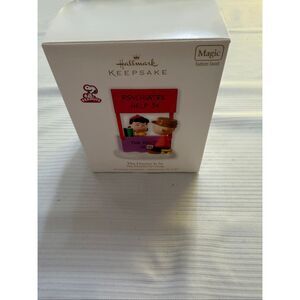 2010 Hallmark Keepsake Christmas Ornament - Peanuts Gang - THE DOCTOR IS IN